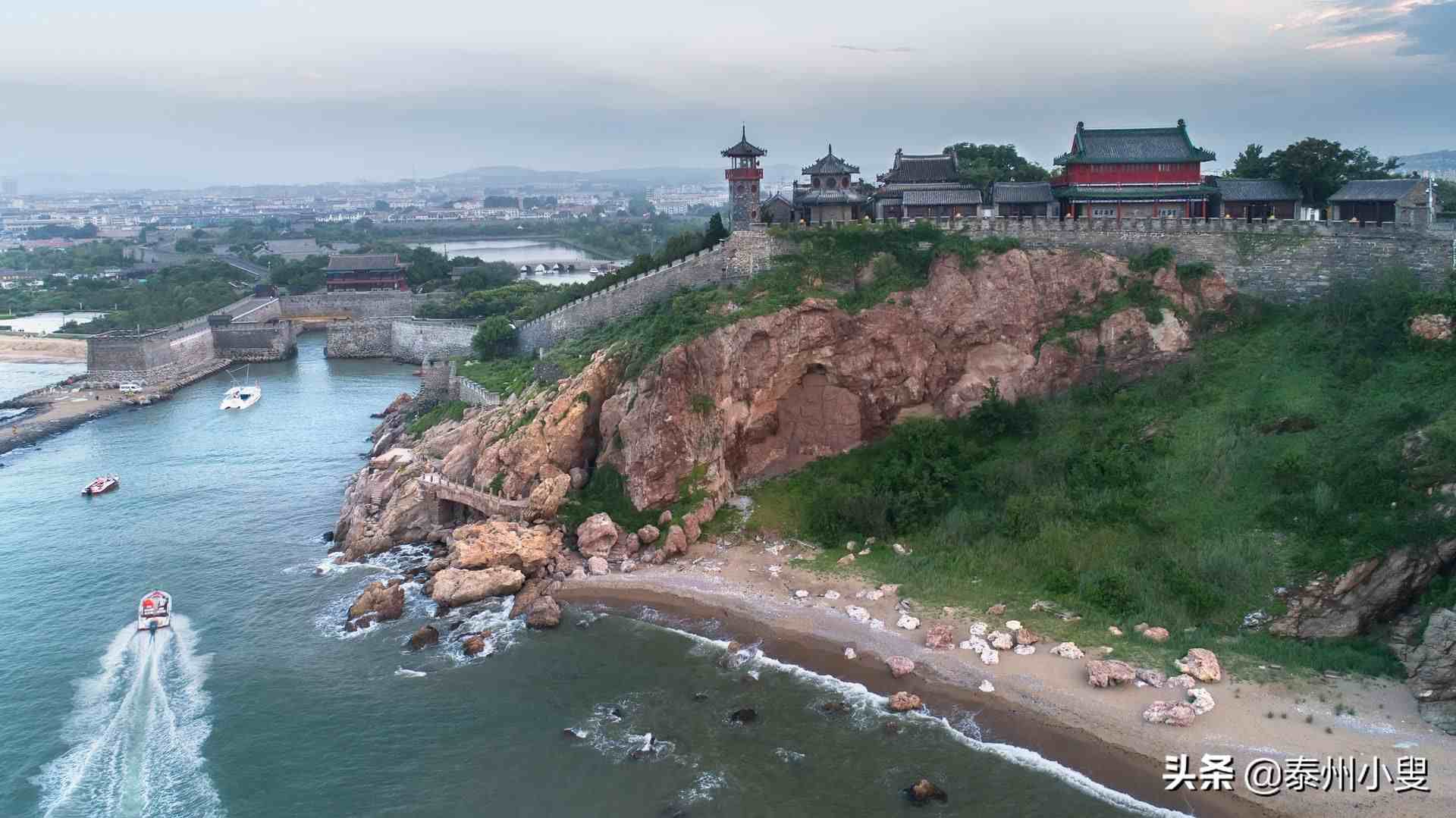 蓬莱是消夏避暑,旅游观光胜地,夏季会有很多人来这里度假避暑.