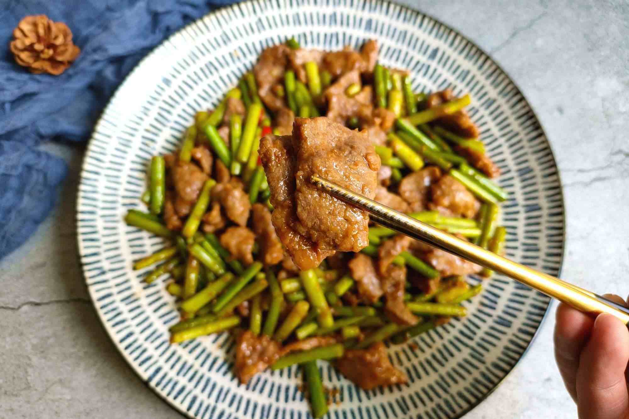 【蒜苔炒牛肉】