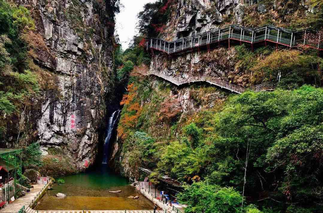 福州皇帝洞景区,皇帝洞大峡谷景区山水人文景观极其丰富,是福建省迄今