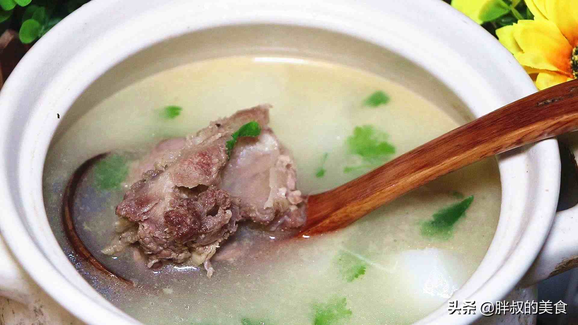 牛骨头汤要放哪些食材牛骨头和什么一起炖有营养