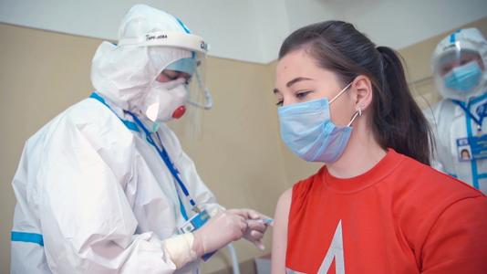普京女儿接种俄首支新冠疫苗,普京和梅德