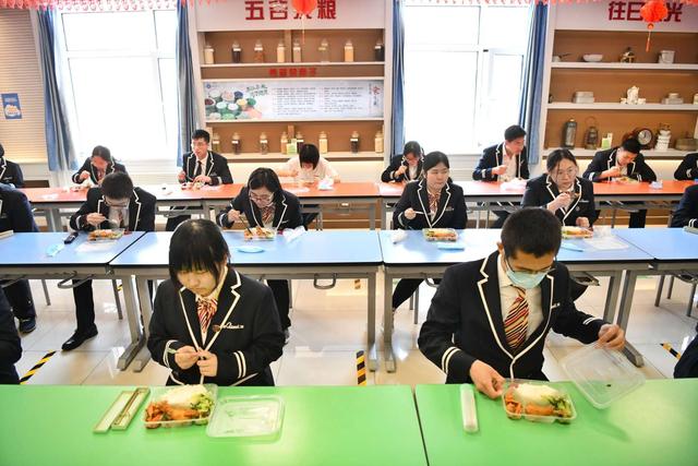 北京学校食堂不得制售冷食生食