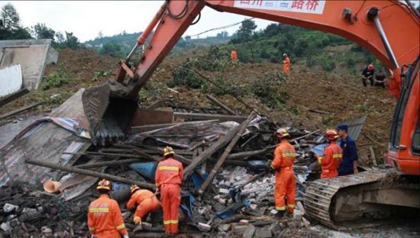 四川汉源县滑坡灾害已致7人死亡
