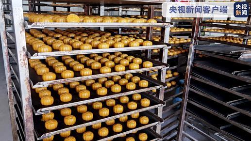 上海警方查获18万个假冒品牌月饼,查获假