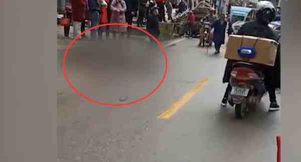 重庆警方回应男子跳桥砸死老人