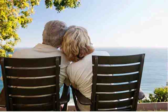 89岁丈夫与妻子离婚:钱全给她