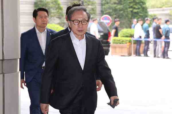 韩国前总统李明博今日入狱