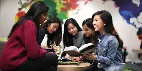 中国内地学生赴美签证量下跌99%