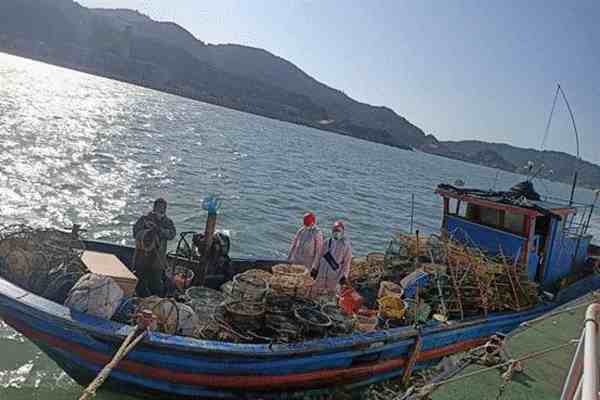 台当局扣押大陆渔船拘捕4人