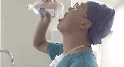 医生手术后喝葡萄糖水遭质疑