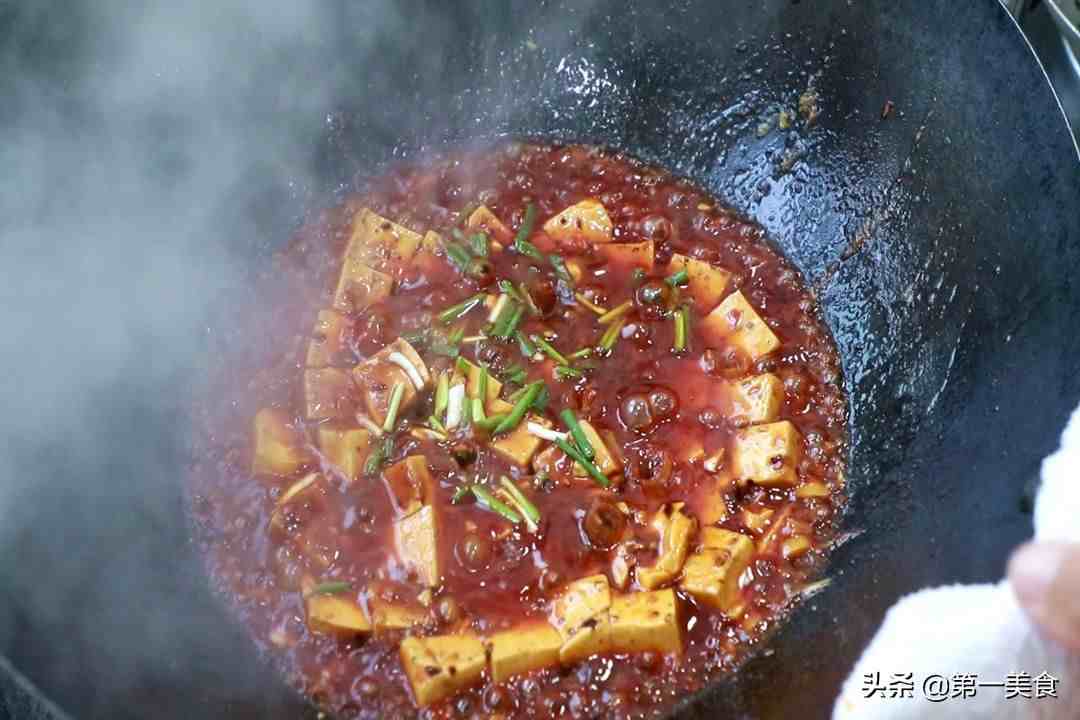 豆腐怎么做好吃入味？厨师长分享勾芡技巧，香辣滑嫩没有豆腥味