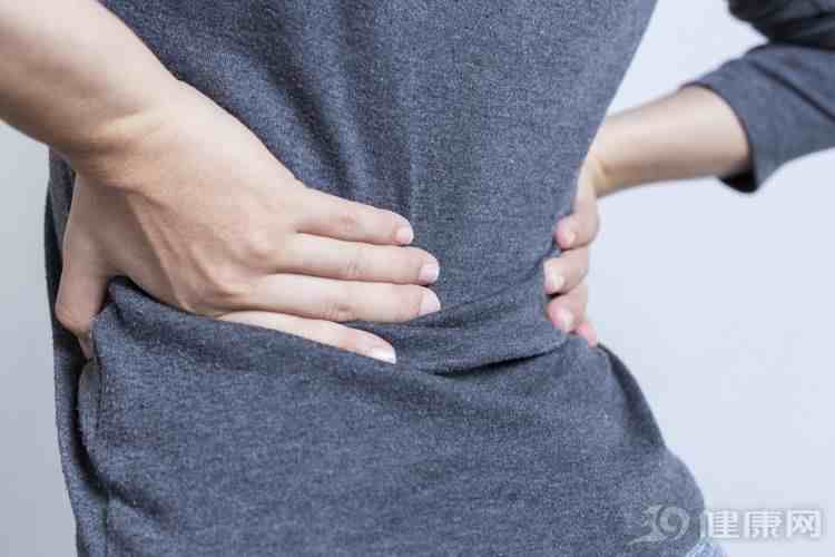 男人腰痛是怎么回事？并非肾虚，可能暗示这些病
