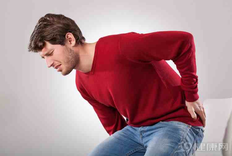 男人腰痛是怎么回事？并非肾虚，可能暗示这些病