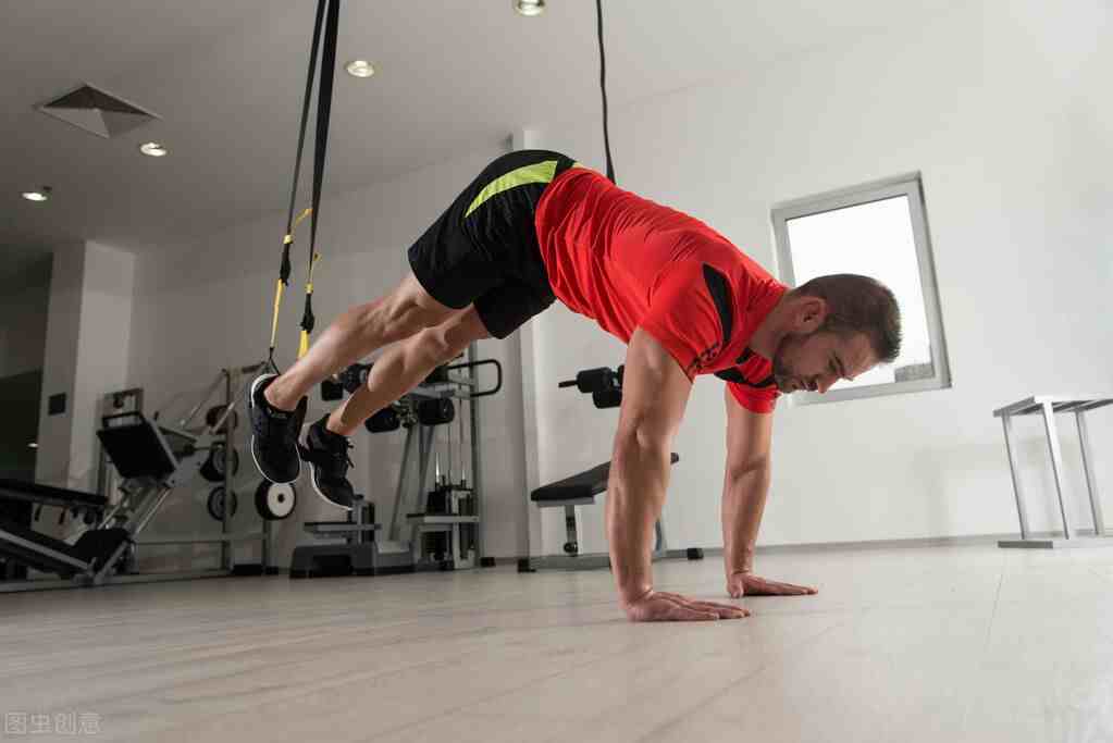核心力量的训练方法：3个动作帮你强化核心肌群