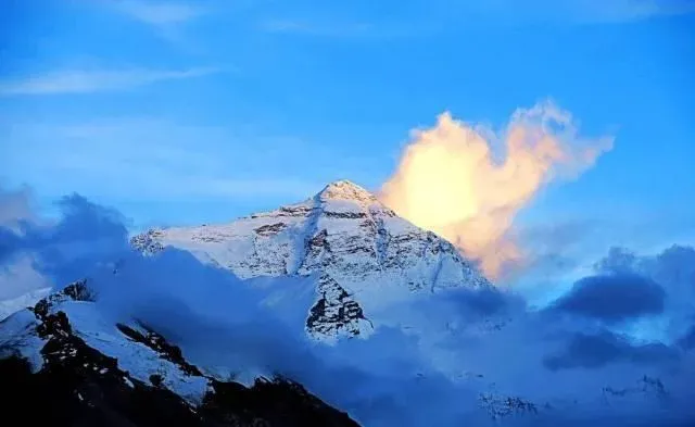 珠穆朗玛峰属于哪个国家?（珠穆朗玛峰一半在中国一半在尼泊尔，为何属于我国？）