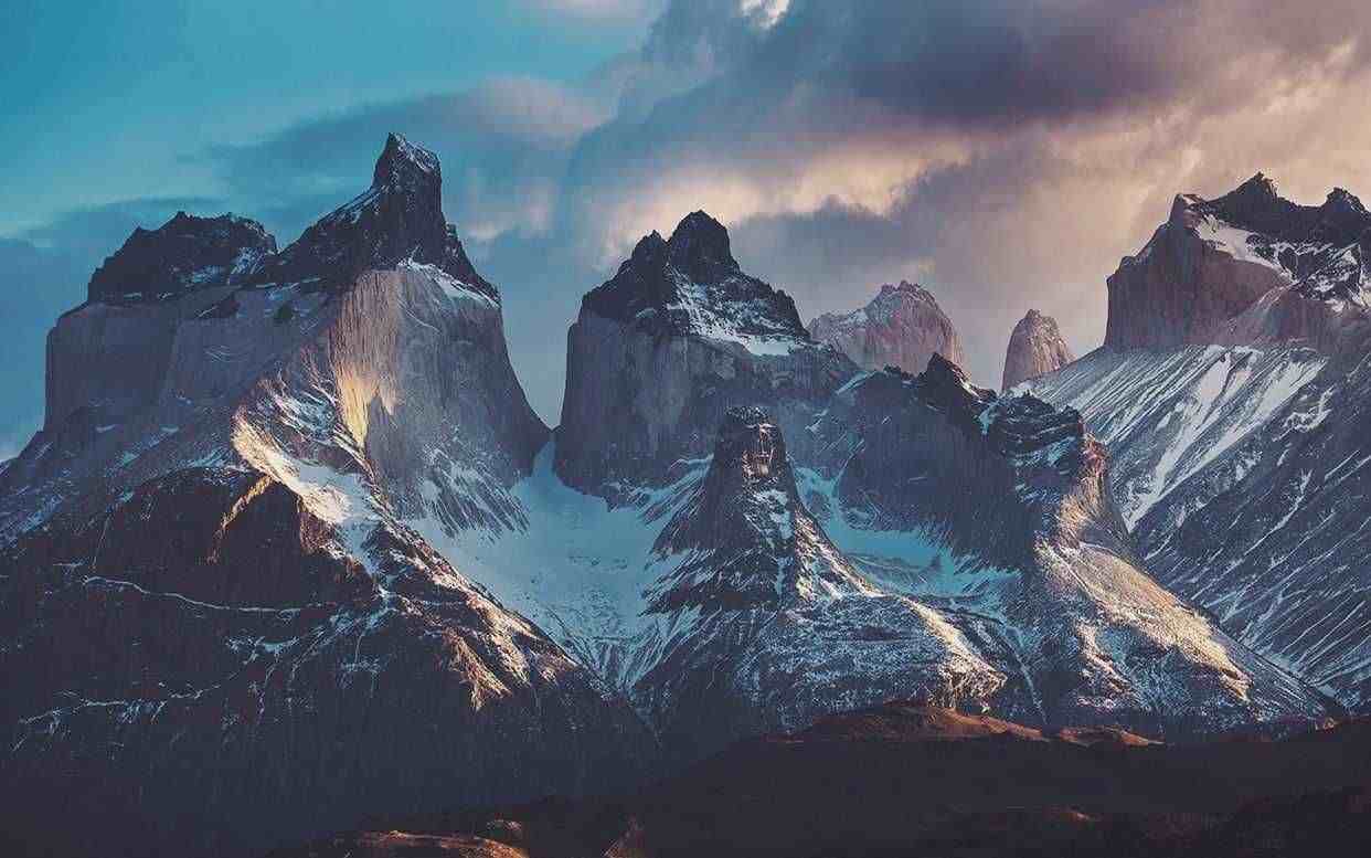 安第斯山脉是世界上最长的山脉，它也被称为“南美洲的脊梁”