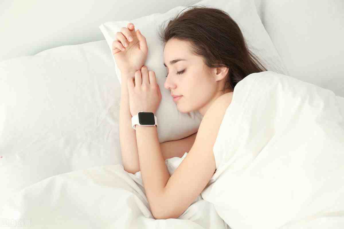 新研究：除了熬夜，睡得太早也会影响寿命，50岁以上更应多注意