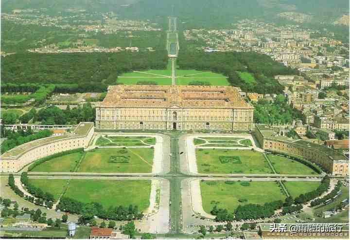 全球最大皇宫：体积比湖泊还大，每层4.7万平方米坐拥1200个房间
