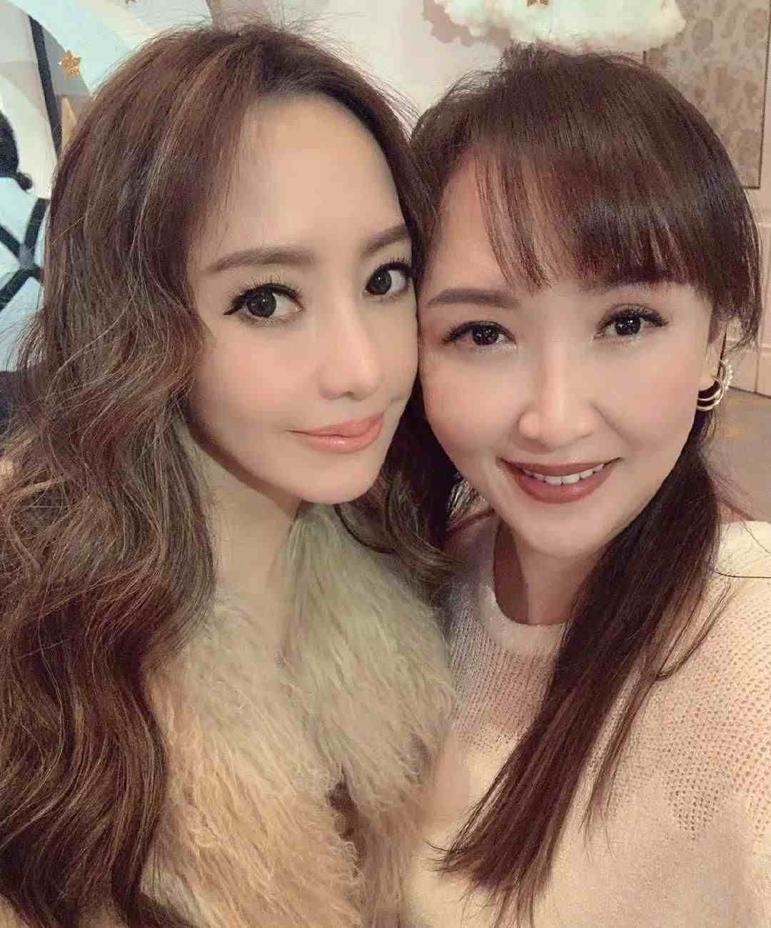 导航第一名媛关颖：身价300亿，婚姻门不当户不对，有3个孩子