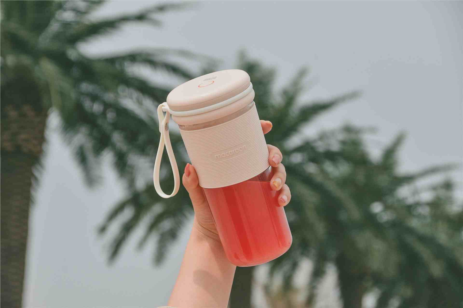 九阳推出随身便携果汁机，40秒快速榨汁，充电一次可榨10杯果汁