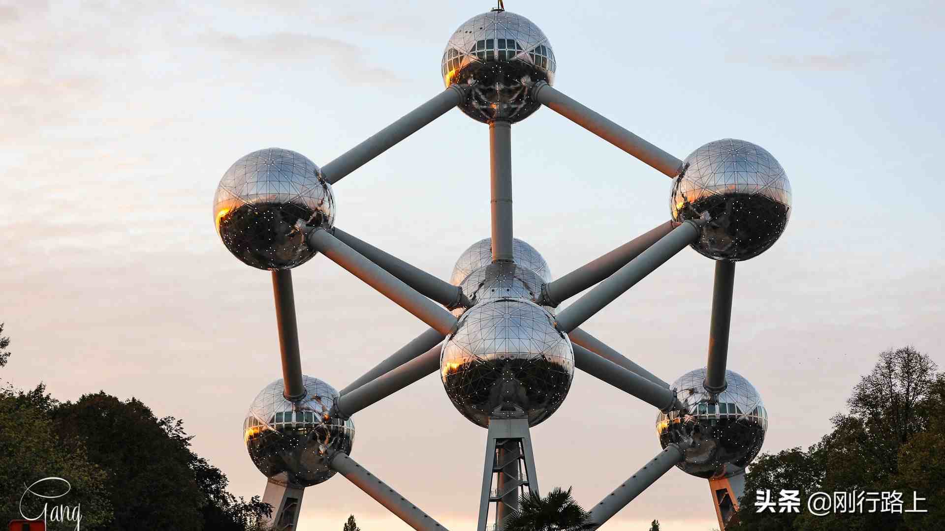人称“比利时的埃菲尔”，这个原子塔是欧洲最奇特的建筑