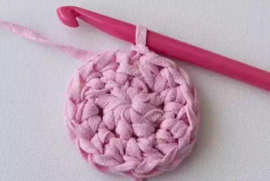 在家钩织一个收纳篮子，不但漂亮又实用，还易编织！附2款教程