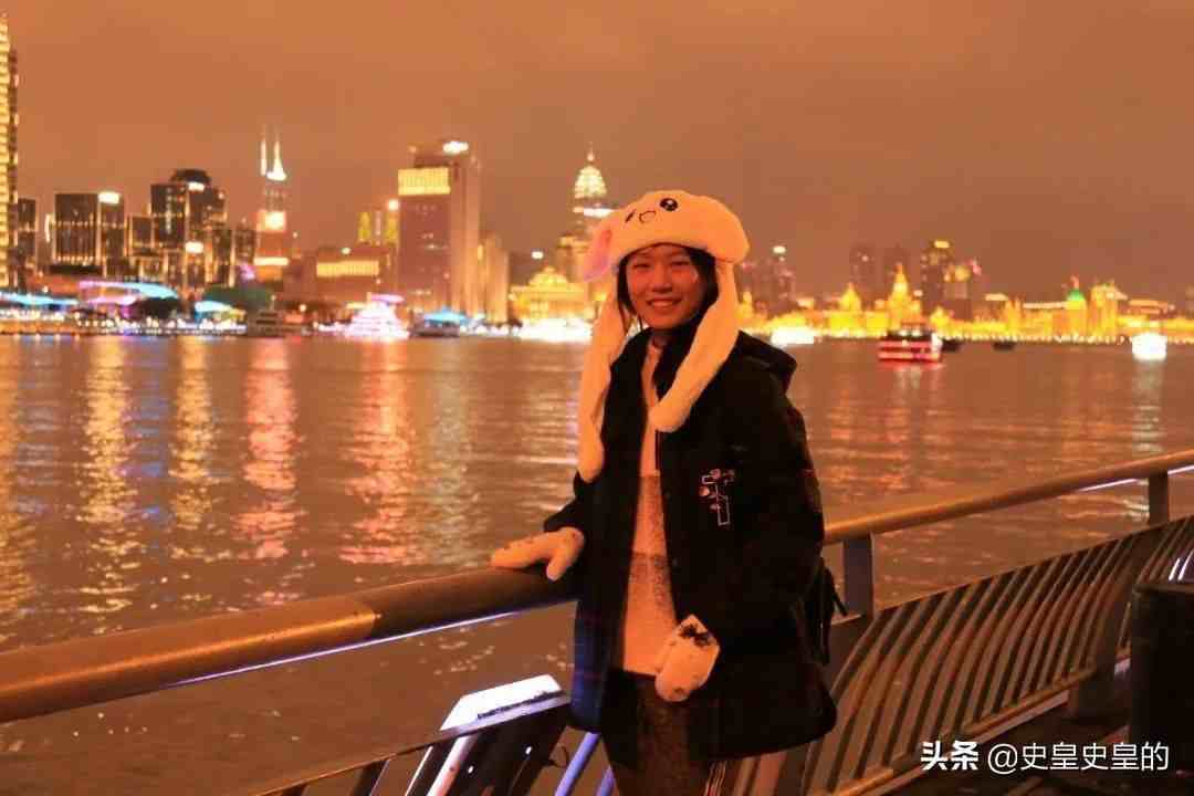 她是北京高考状元，物史地三科都是满分，清华北大直接到学校抢她