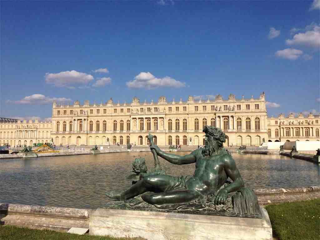 世界上最大的单体宫殿，占地面积比故宫还要大近四十万平方米