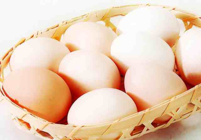 滚鸡蛋祛湿毒是不是真的？蛋黄变黑，说明有湿毒这种说法靠谱吗
