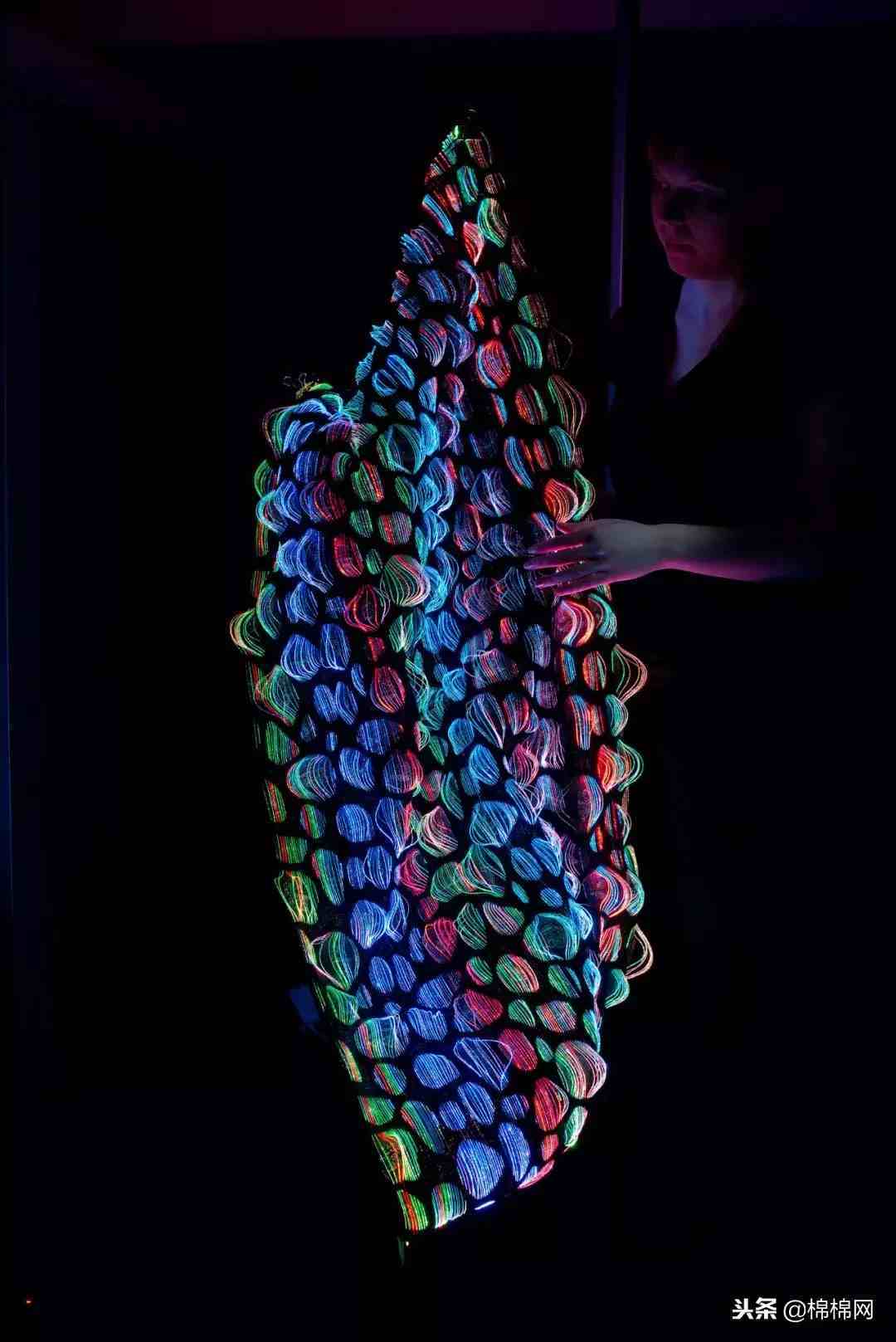 颠覆传统纺织：大师创作的智能纺织艺术品，太震撼了！