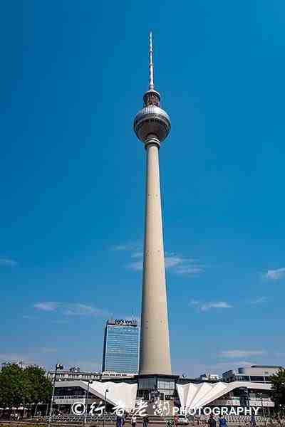 当年世界第二高电视塔，人们叫它牙签芦笋，其实是柏林的地标建筑