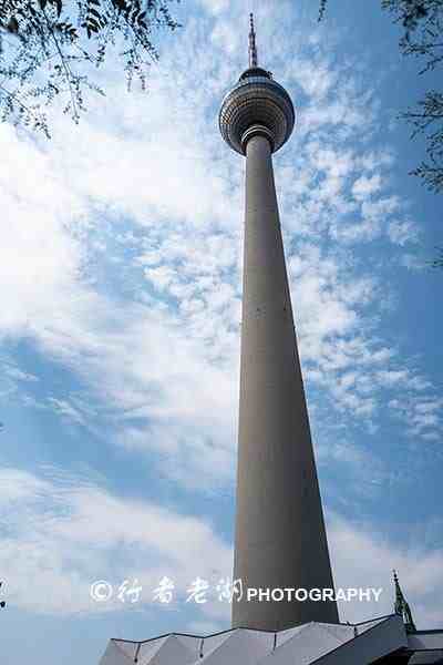 当年世界第二高电视塔，人们叫它牙签芦笋，其实是柏林的地标建筑