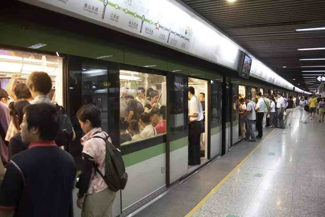 一条深圳地铁4号线，撑起一座龙华新城