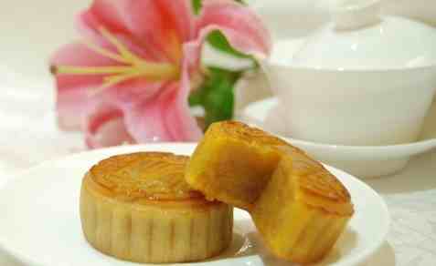 莲蓉月饼里面的莲蓉是什么做的 莲蓉馅的做法及配方