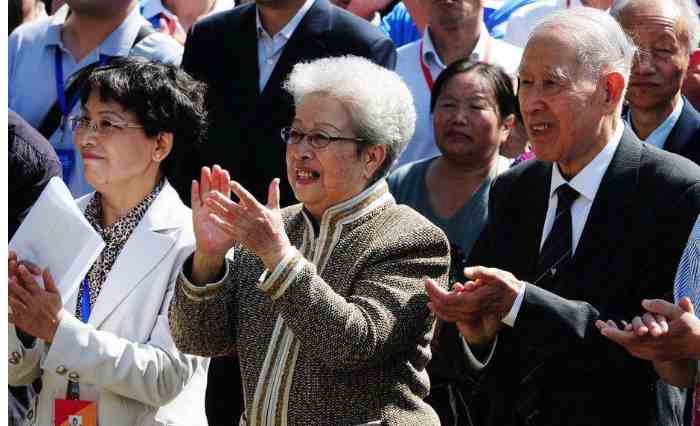 “铁娘子”吴仪：曾任国务院副总理，临危受命抗非典，69岁裸退