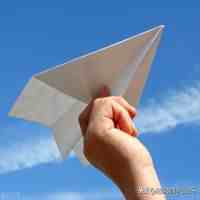 纸飞机折法（10分钟不落的纸飞机折法）