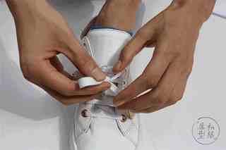 鞋子丨除了蝴蝶结，男生们可以学习的绑鞋带技巧到底有多少种？