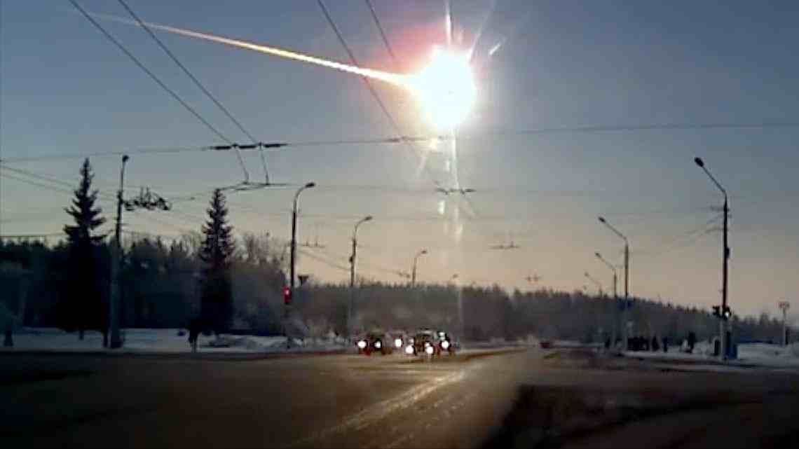 俄罗斯陨石被击穿|俄罗斯陨石坠毁前
