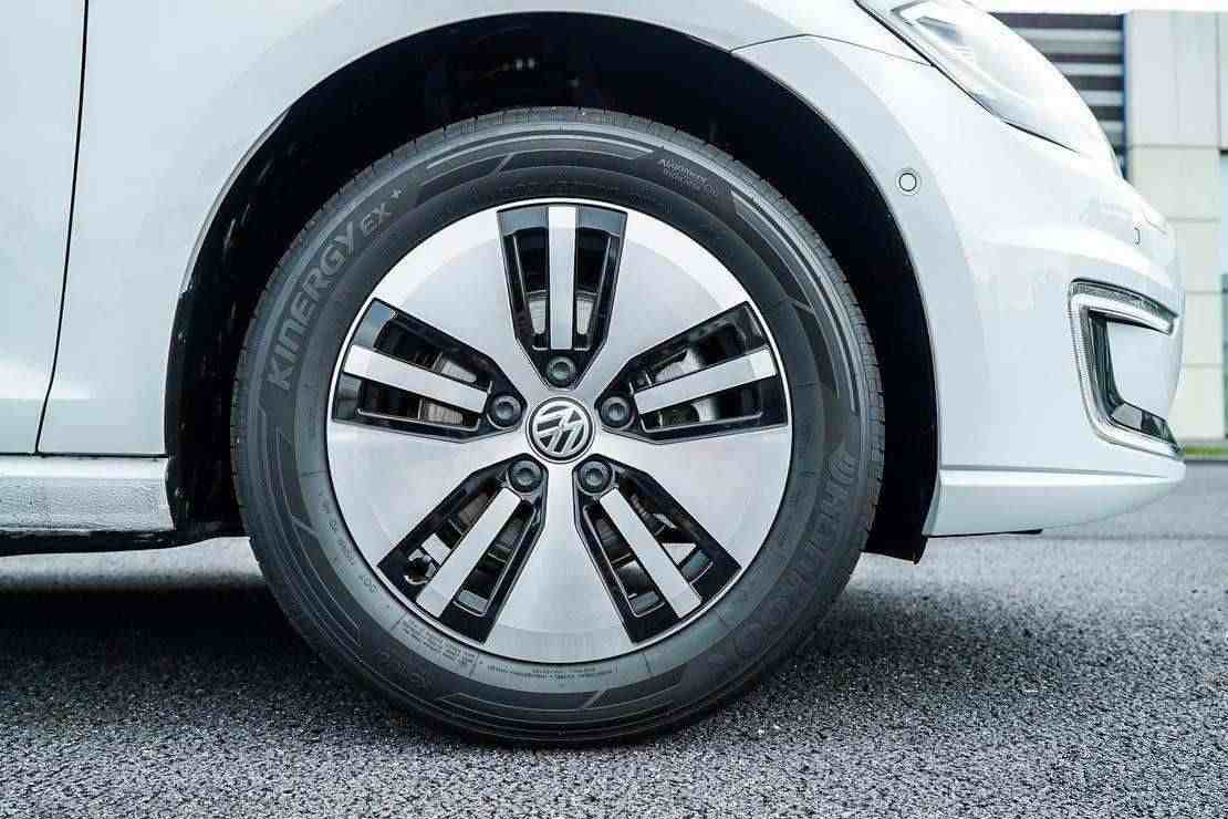 轮胎上的各种字符都表示什么意思，家用车的轮胎又该如何选择呢？