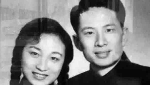 “著名影星”冯喆：49岁去世死因成谜，妻子拒绝与他合葬