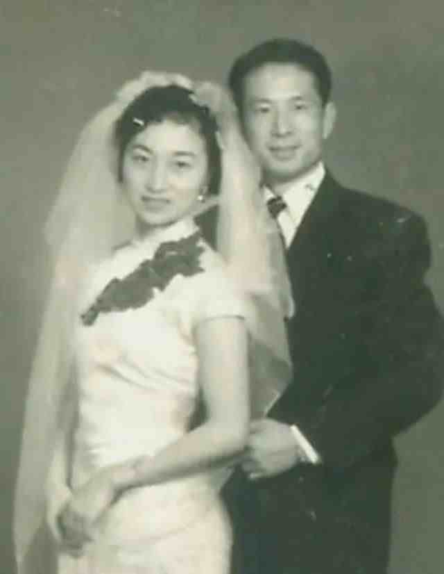 “著名影星”冯喆：49岁去世死因成谜，妻子拒绝与他合葬