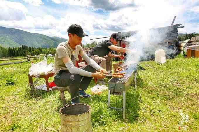 喀纳斯湖畔古村落|喀纳斯这个古村落人少景美