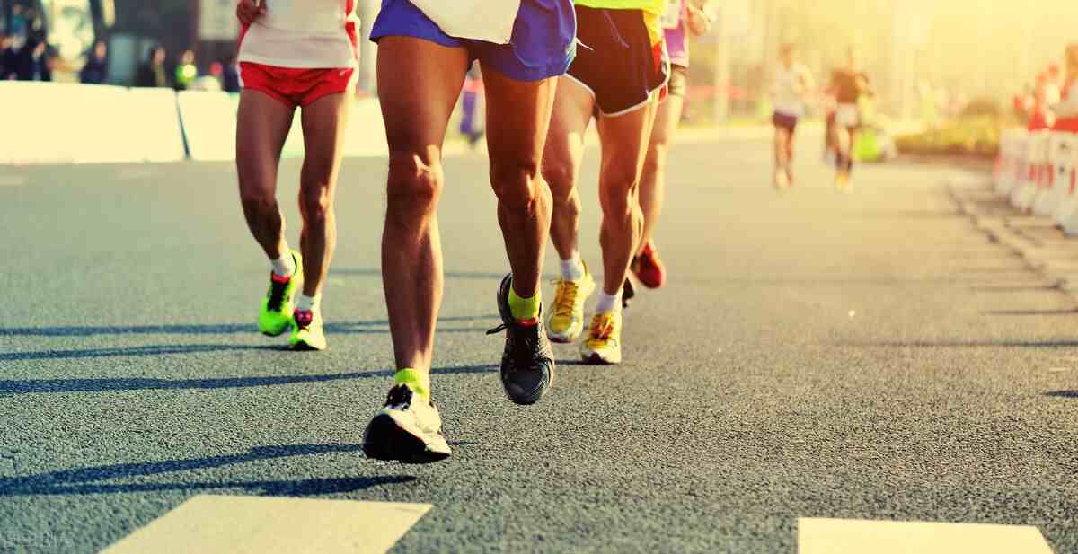 马拉松距离|初跑者练到什么水平，才能够安全跑下半程马拉松？
