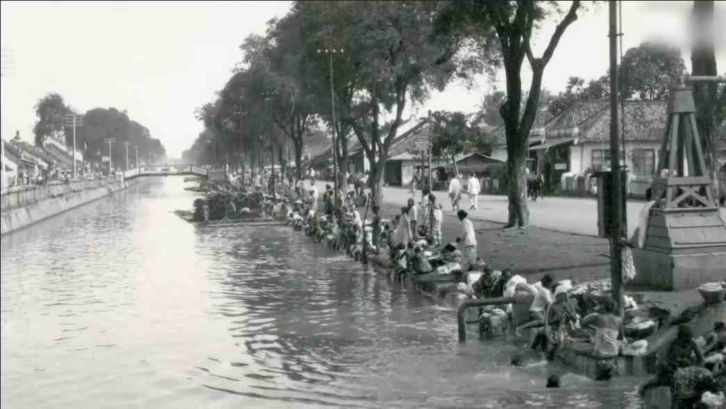 印尼首都每年下沉25厘米，市内13条河流却无水可用，祸首竟是荷兰