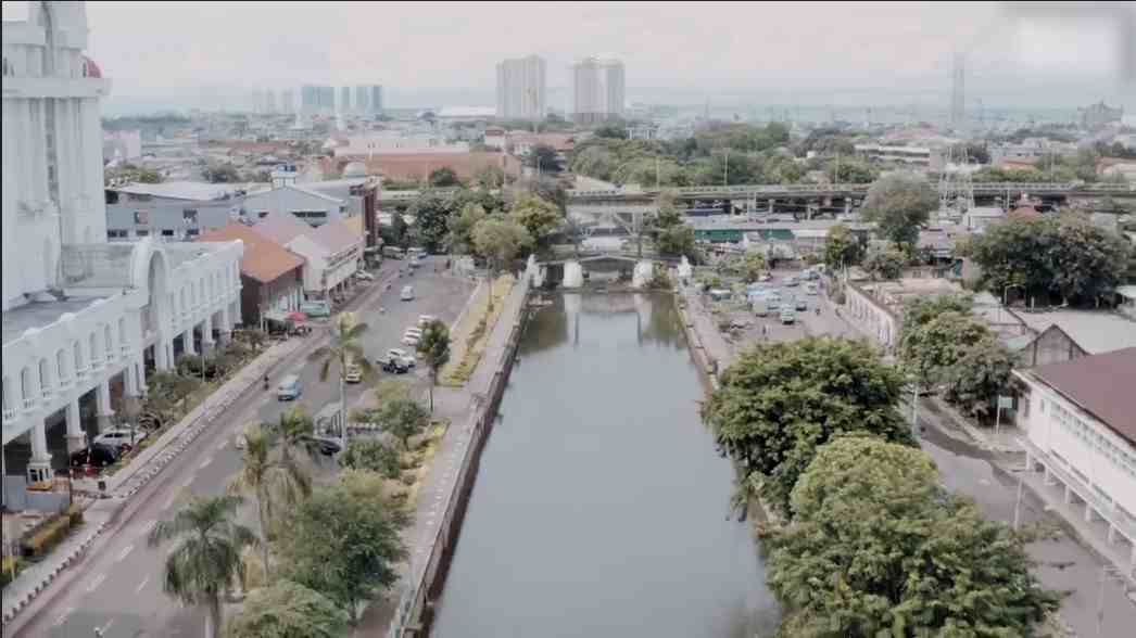 印尼首都每年下沉25厘米，市内13条河流却无水可用，祸首竟是荷兰