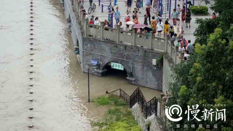 直击洪峰：重庆合川城区迎较大洪水，江水逼近文峰老街