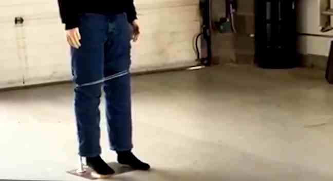 美国警察正在测试“套索枪”  用射出的凯夫拉尔系绳绑住嫌疑人