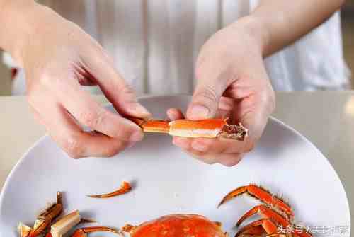 大闸蟹很多人不会吃，看完吃螃蟹的正确方法和技巧再吃So easy！