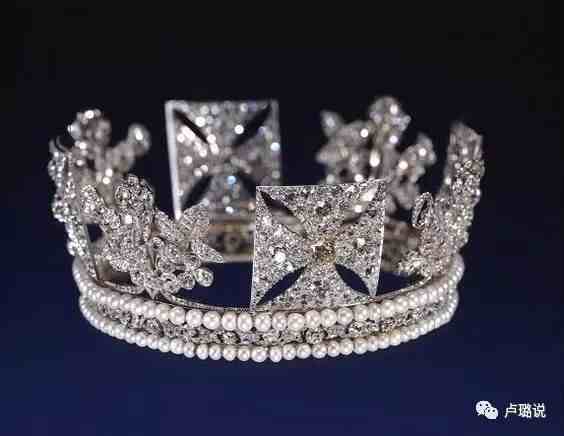 皇冠到底多奢华，会戴到脖子痛？细数英女王那些亮瞎眼的皇冠！