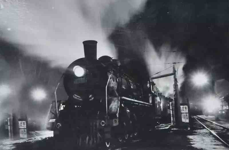 珍贵的蒸汽机车老照片，勾起几代人的青春回忆……